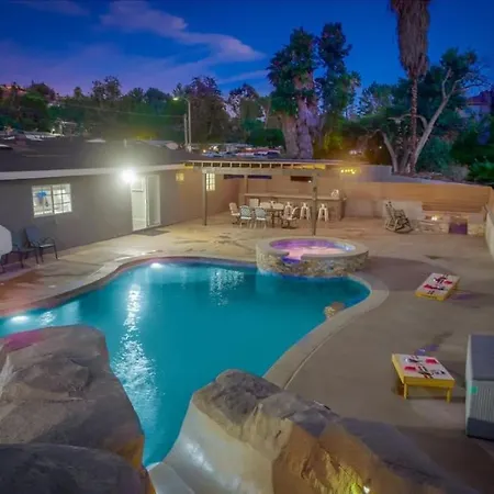 6 Bedroom- Resort Backyard Pool Mini Golf Firepit
